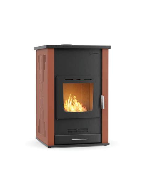 Stufa a legna idro Carina 33 kW con design moderno