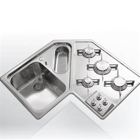 Esempio di layout cucina ad angolo con lavello e piano cottura