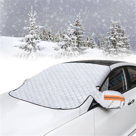 auto coperta di neve e ghiaccio in inverno