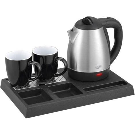 Vassoio di benvenuto per hotel con bollitore e set tisane