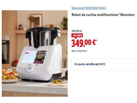 Robot da cucina moderno multifunzione su un piano di lavoro