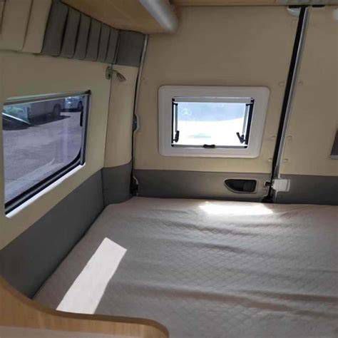 Oblò camper con zanzariera integrata