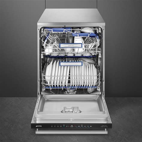 Interno di una lavastoviglie Smeg con cestelli FlexiDuo e supporti blu