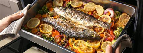 pesce preparato per la cottura al forno