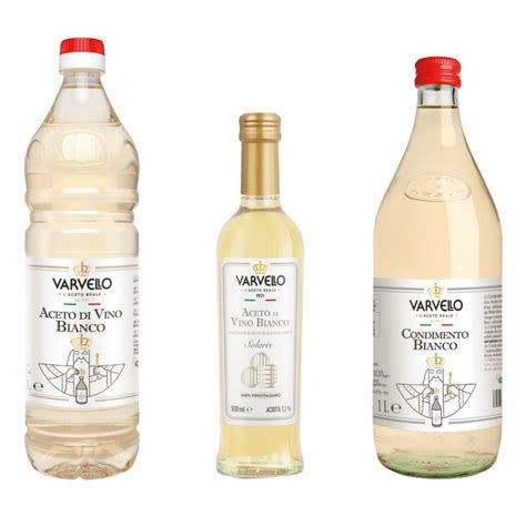 bottiglia di aceto bianco e lavatrice