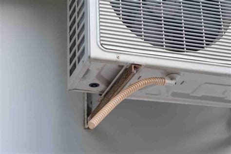 Tubo di scarico condensa intasato di un climatizzatore