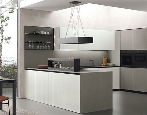 Cucina moderna con cappa Faber bianca