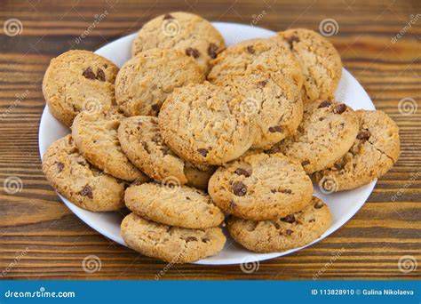 Biscotti disposti sul piatto girevole
