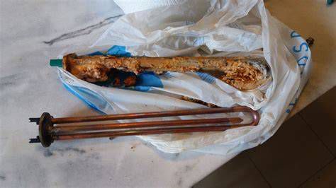 Resistenza scaldabagno incrostata da calcare