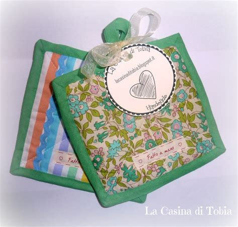 set di presine fatte a mano colorate in cucina