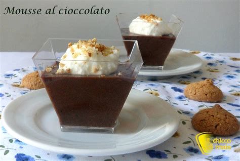 Schema dei passaggi per la mousse al cioccolato
