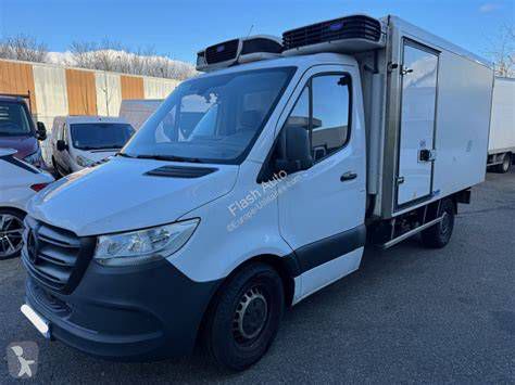 Veicolo commerciale frigorifero Mercedes-Benz in consegna